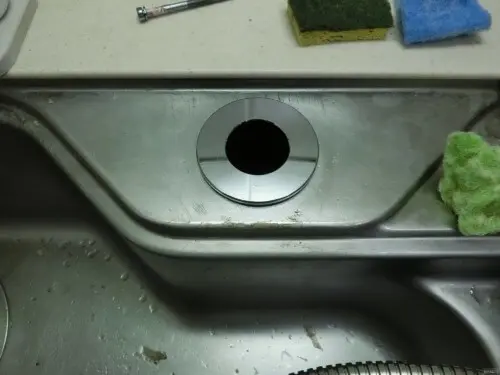 キッチンの混合栓：穴径変換アダプターを導入（55mm→36mm）
