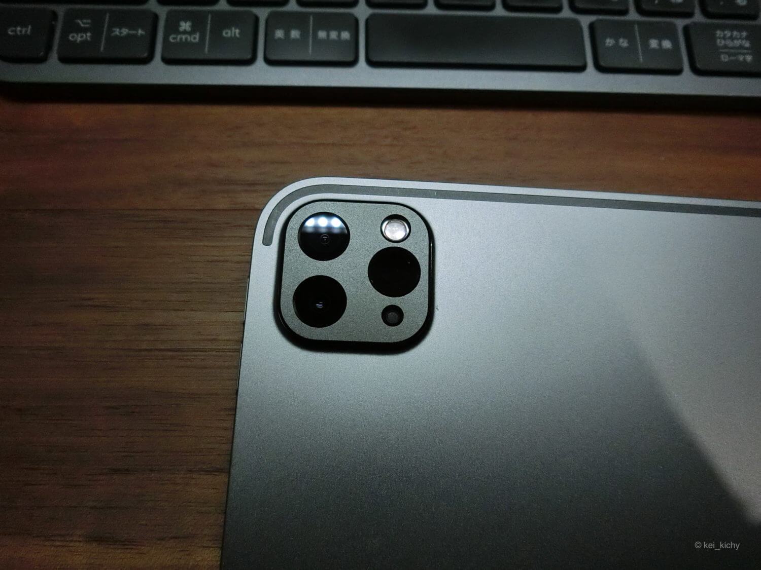 iPadProカメラ保護パネル